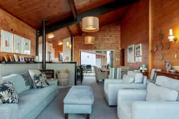 6 Makorori Beach Road, MAKORORI