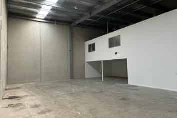 360m2* Warehouse/Office Unit Sockburn