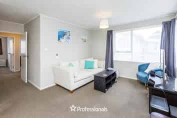 3/10 Islington Street, Trentham