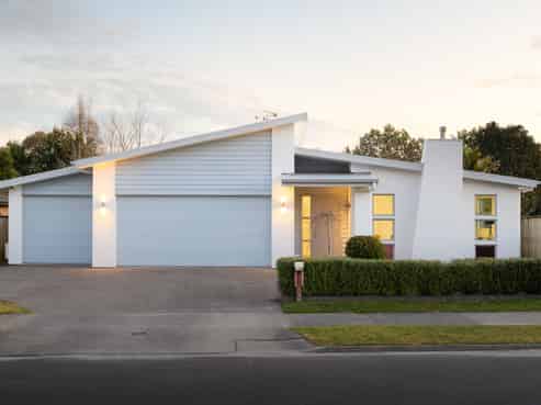 106 Saint James Drive, Huntington