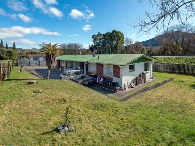 83A & 83B Mount View Drive, Mangakakahi