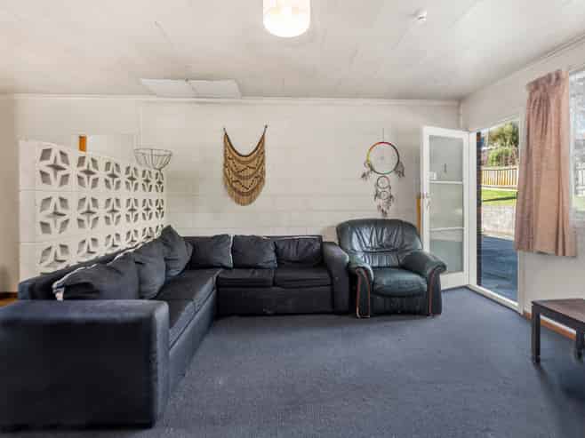 83A & 83B Mount View Drive, Mangakakahi