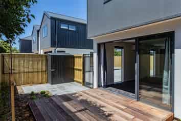 4/135 Hills Road, Edgeware