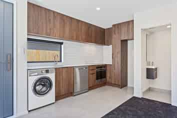 4/135 Hills Road, Edgeware