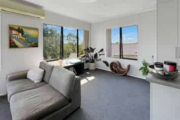 8 Longview Rise, Massey