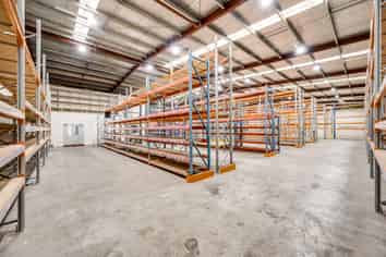 Vacant Possession Warehouse on Omahu Road