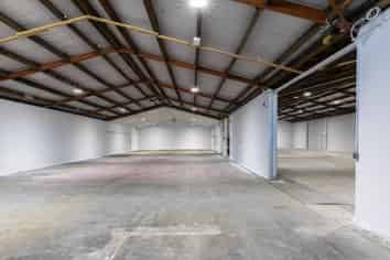 1,000sqm industrial with large yard