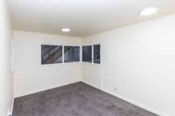 1,000sqm industrial with large yard