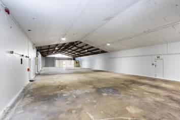 1,000sqm industrial with large yard