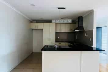 6 The Track, Takanini