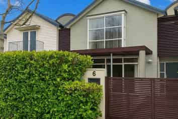 6 The Track, Takanini