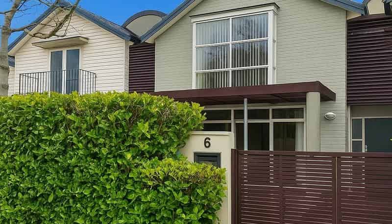 6 The Track, Takanini