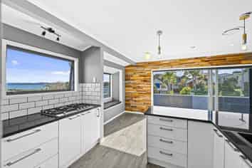 1291 Whangaparaoa Road, Army Bay