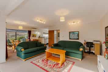 4 Majestic Way, The Wood