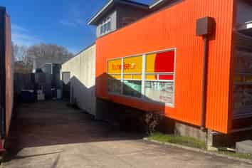 Warehouse & Showroom on Railside