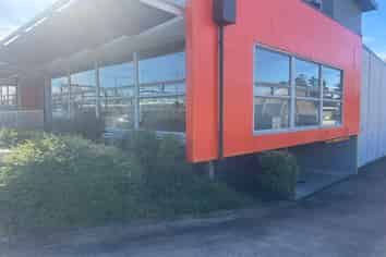 Warehouse & Showroom on Railside