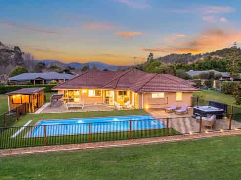 101 Emerald Hill Drive, Birchville