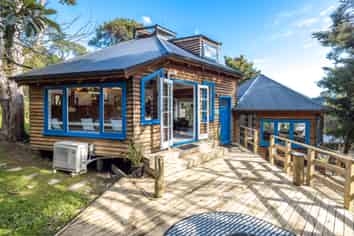 31 Crescent Road East, Ostend