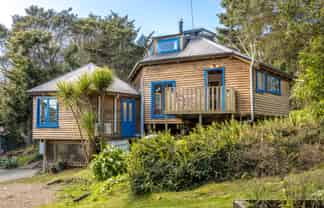 31 Crescent Road East, Ostend