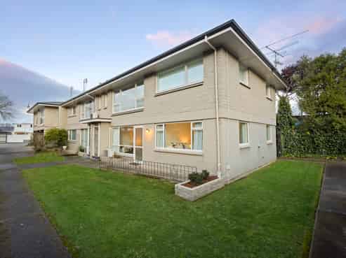 2/121A Papanui Road, Merivale