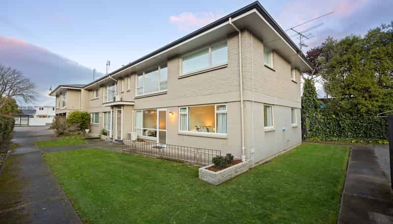 2/121A Papanui Road, Merivale