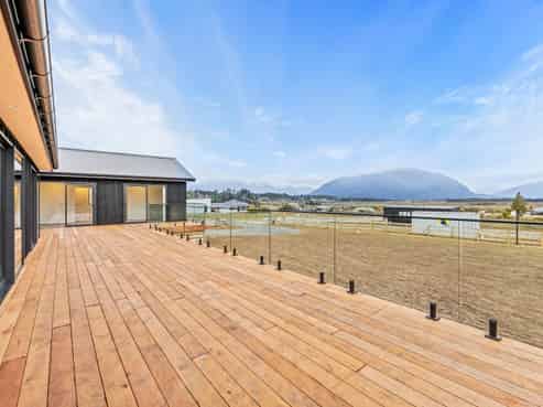 6/173 Lake Brunner Road, Moana