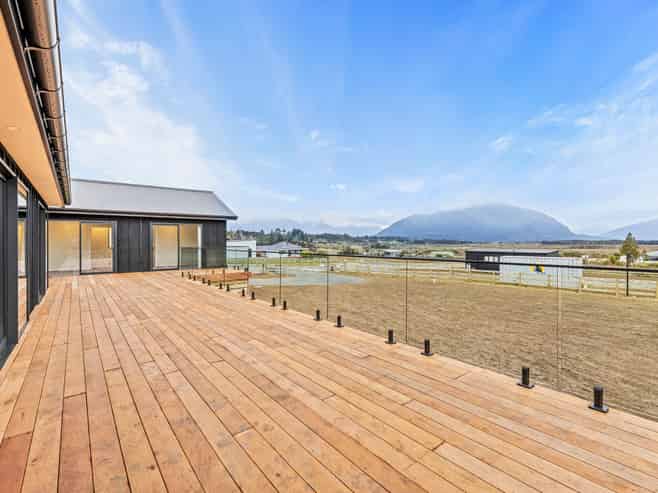 6/173 Lake Brunner Road, Moana