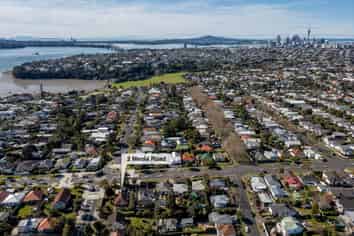 2 Meola Road, Westmere
