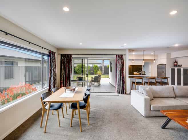 72 Orotu Drive, Poraiti