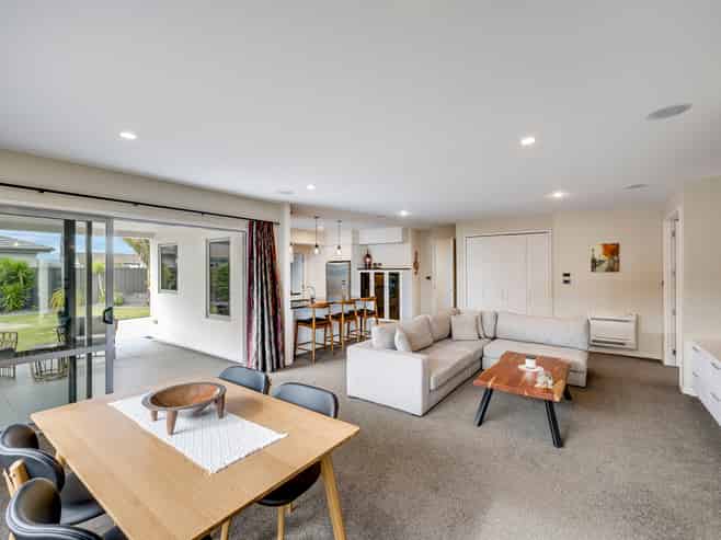 72 Orotu Drive, Poraiti