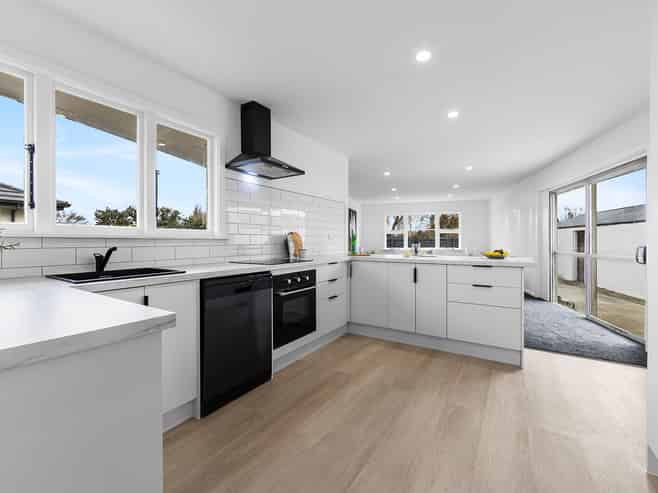 15 Greenhaven Drive, Burwood