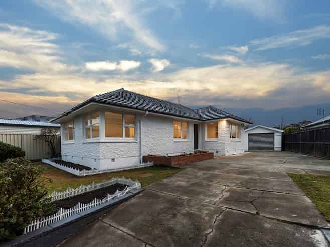 15 Greenhaven Drive, Burwood