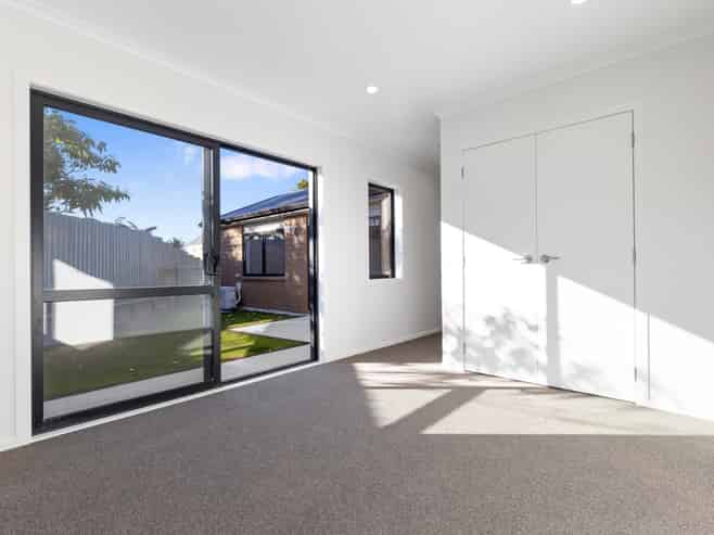 1-2/23 Aileen Place, Nawton