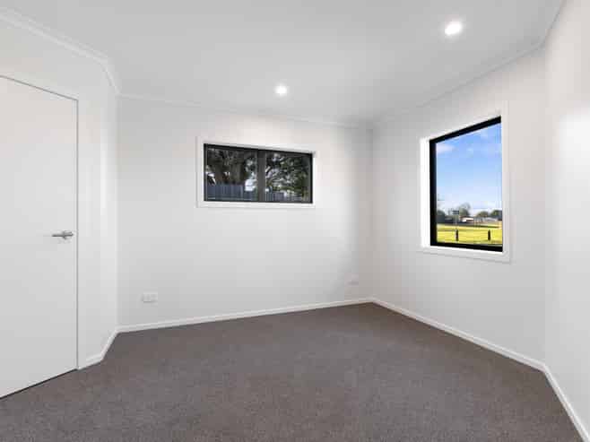 1-2/23 Aileen Place, Nawton