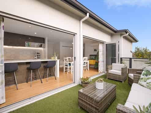 9 Lakeview Quay, Pyes Pa