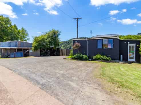 35 & 35A Cane Road, Waimauku
