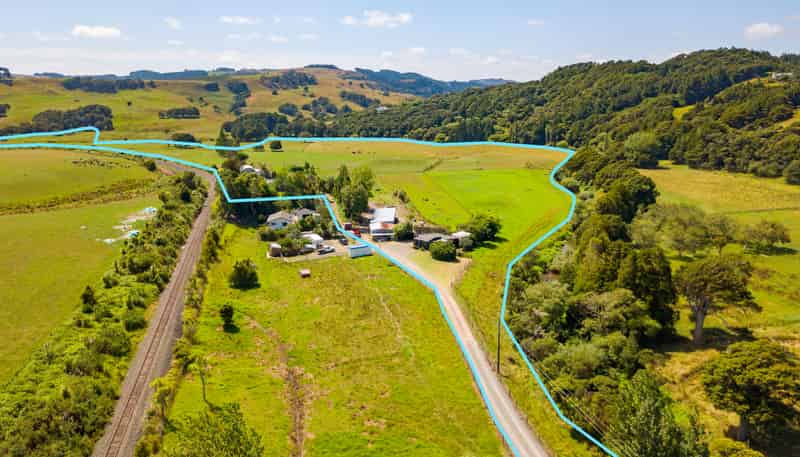 35 & 35A Cane Road, Waimauku