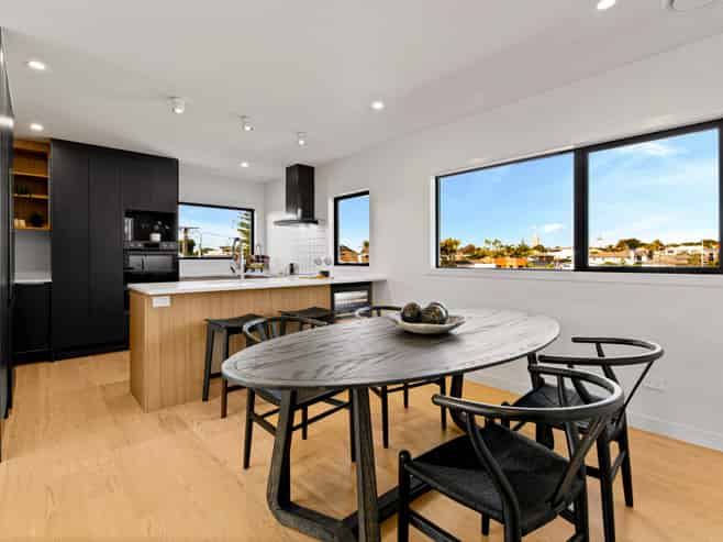 2/1 Omana Road, Milford