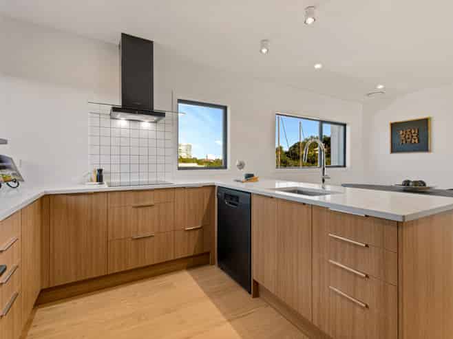 2/1 Omana Road, Milford