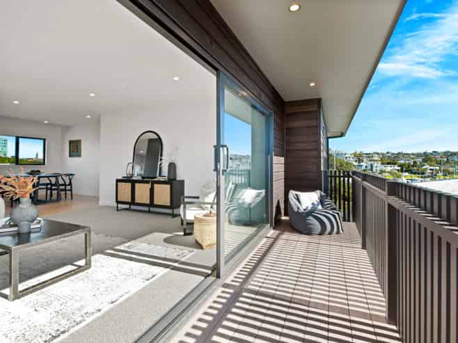 2/1 Omana Road, Milford