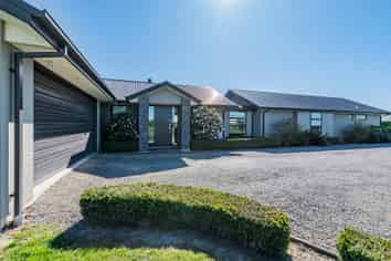 74 Crozier Drive, KIRWEE