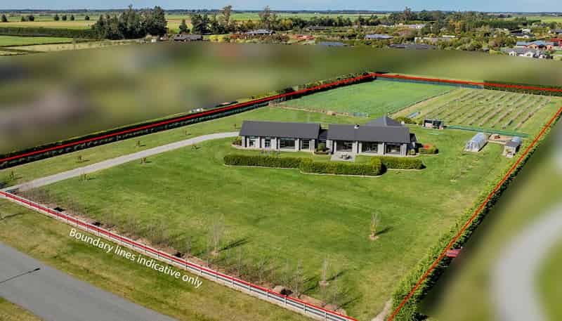 74 Crozier Drive, KIRWEE