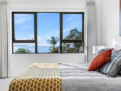2/14 Clifton Road, Waiake
