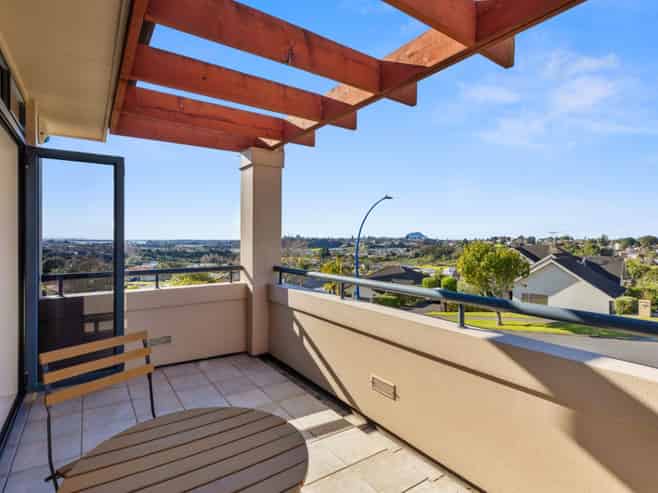 9 Sterling Gate Drive, Bethlehem