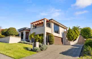9 Sterling Gate Drive, Bethlehem