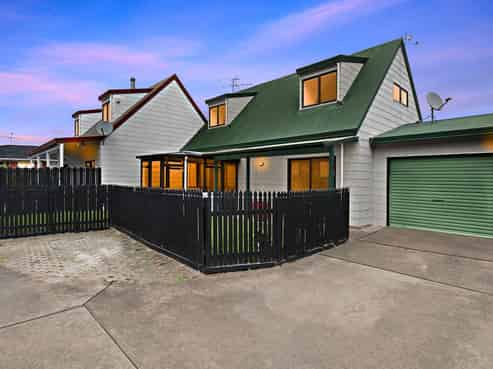 2/27 Buckingham Crescent, Manukau