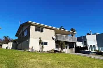 57 Pacific Parade, Army Bay