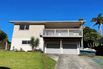 57 Pacific Parade, Army Bay