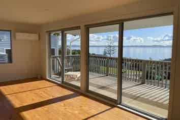 57 Pacific Parade, Army Bay
