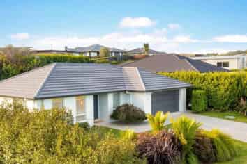 24 Laly Haddon Place, Matakana